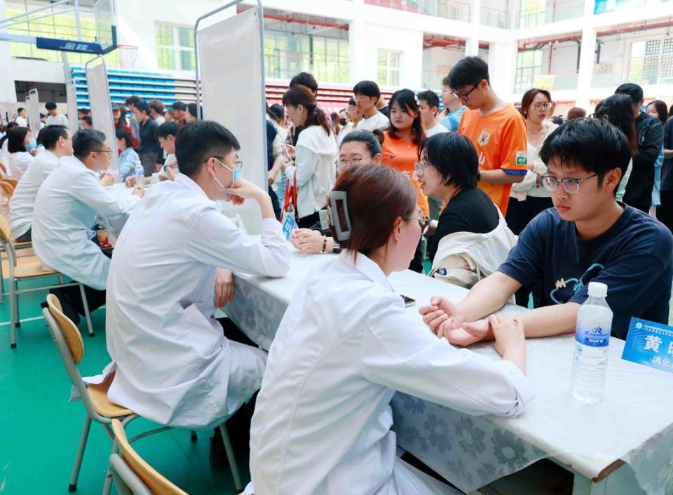 健康校園新風(fēng)尚 青島理工大學(xué)中醫(yī)文化市集暨義診咨詢活動(dòng)紀(jì)實(shí)