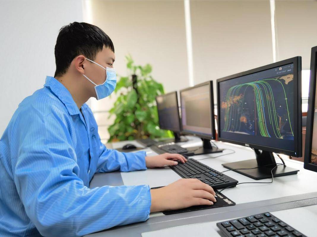 軟件技術(shù)開發(fā)工程師報(bào)考指南與職業(yè)發(fā)展路徑解析